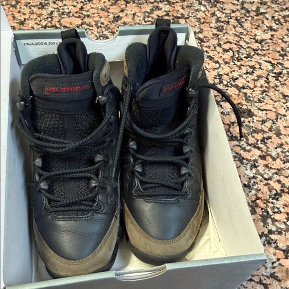 Nike Kids Black and Tan Sneakers - Picture 4 of 6